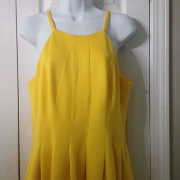 Calvin Klein sleeveless yellow pleated front dress with pockets Sz M EUC - Picture 3 of 7